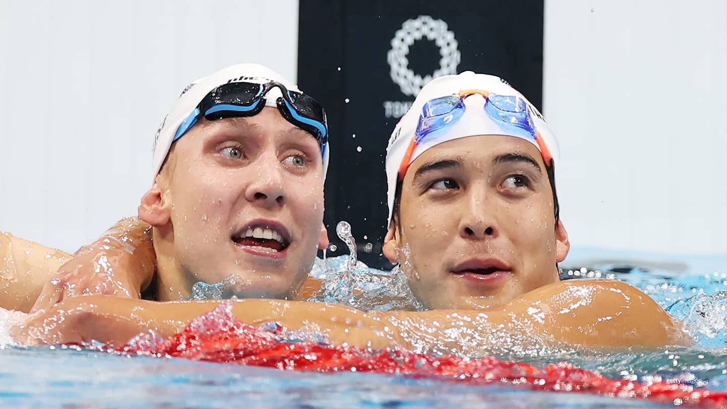 Jay Litherland celebrates silver medal victory